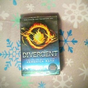 Divergent by Veronica Roth
